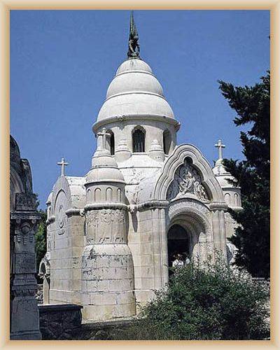 Supetar - Mausoleum der Familie Petrinovic