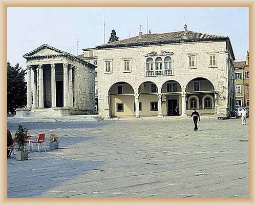 Pula - Forum, Infozentrum