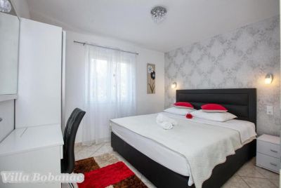 Appartements mit Swimmingpool Bobanac